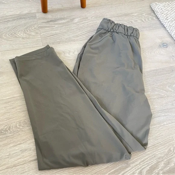 Lululemon pant size 4 - Picture 2 of 10